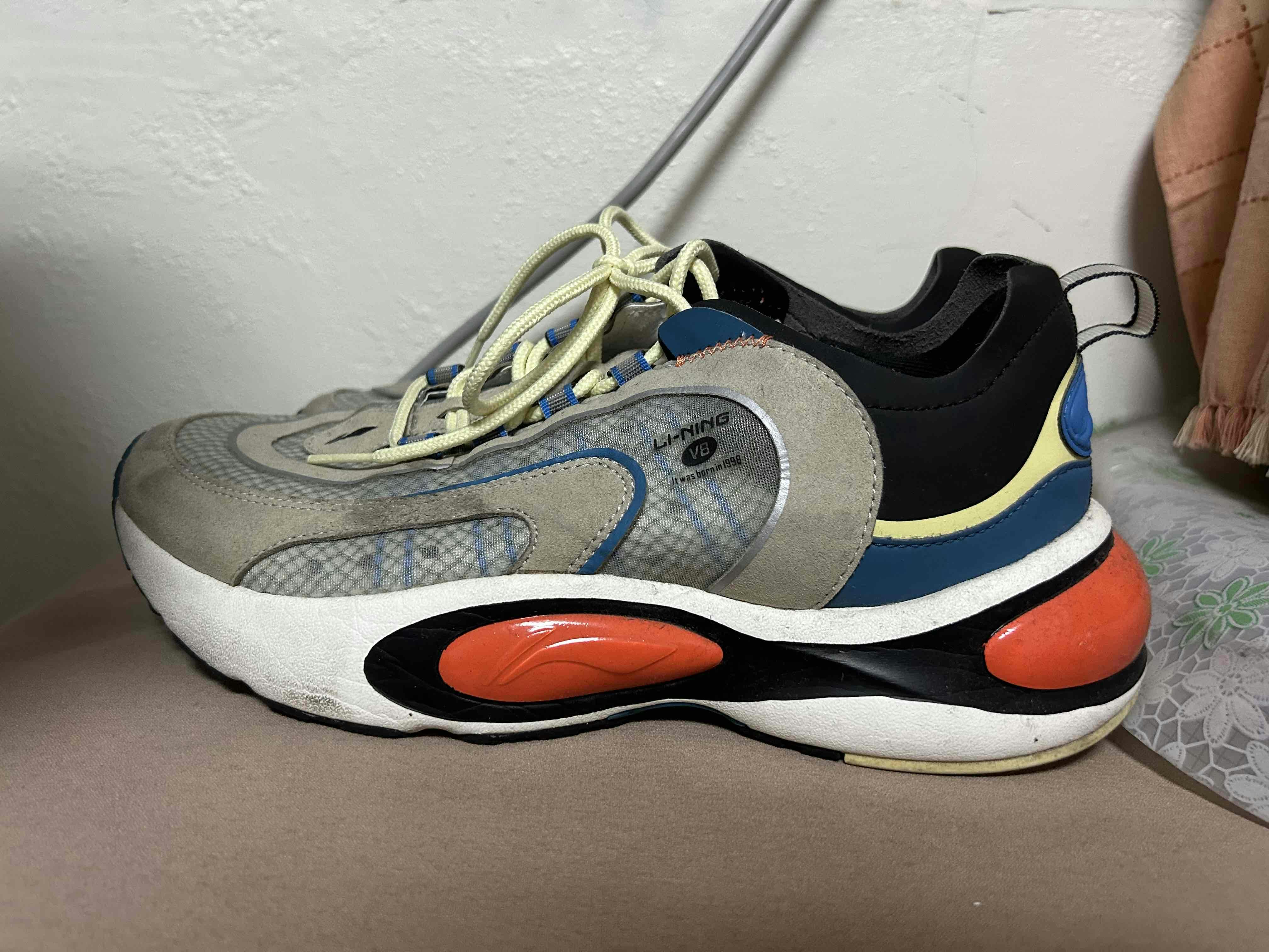 Li-Ning V8 'Camel Grey' ARHP093-4