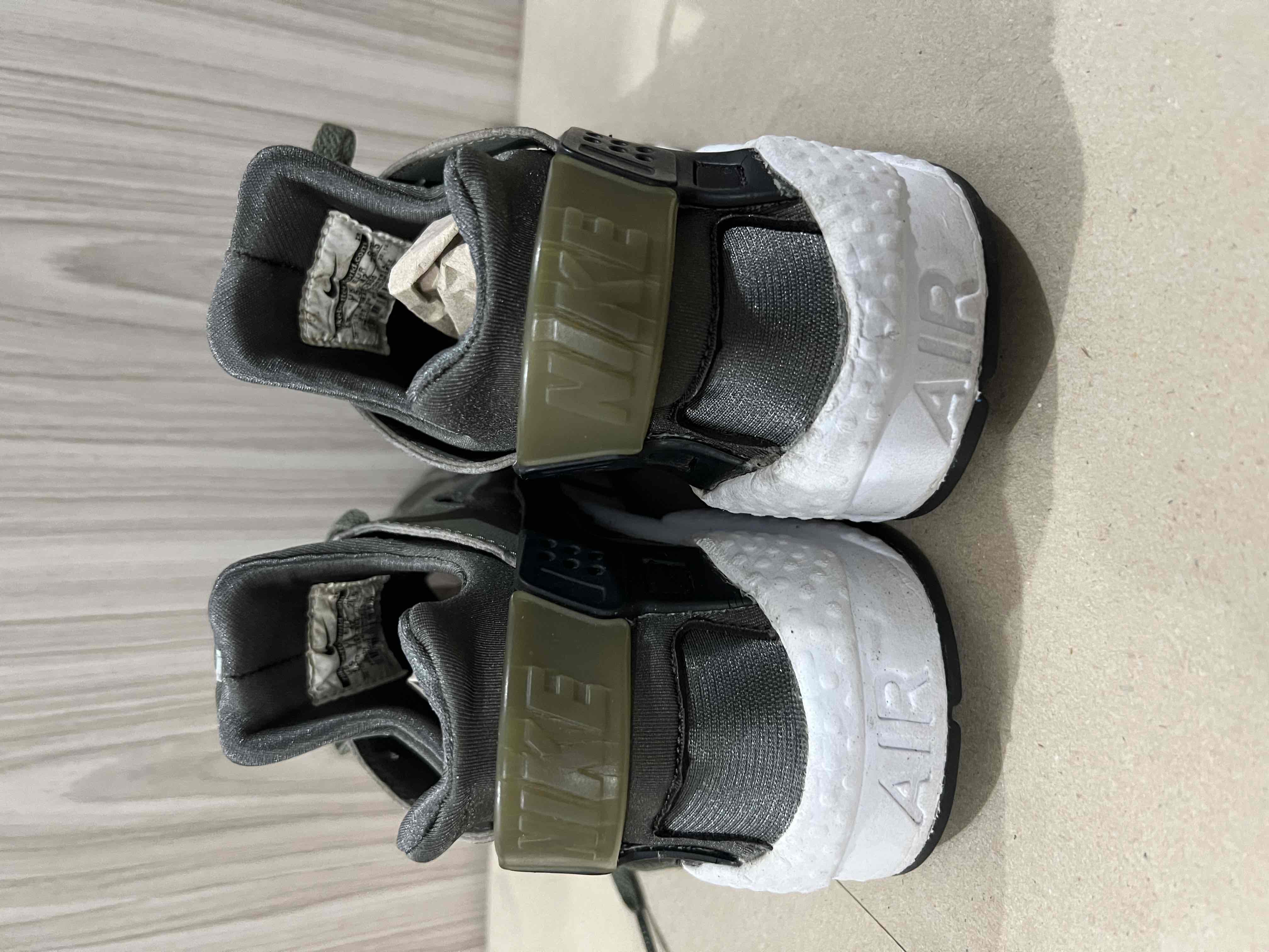 2021 Stüssy x Nike エアハラチ LE 