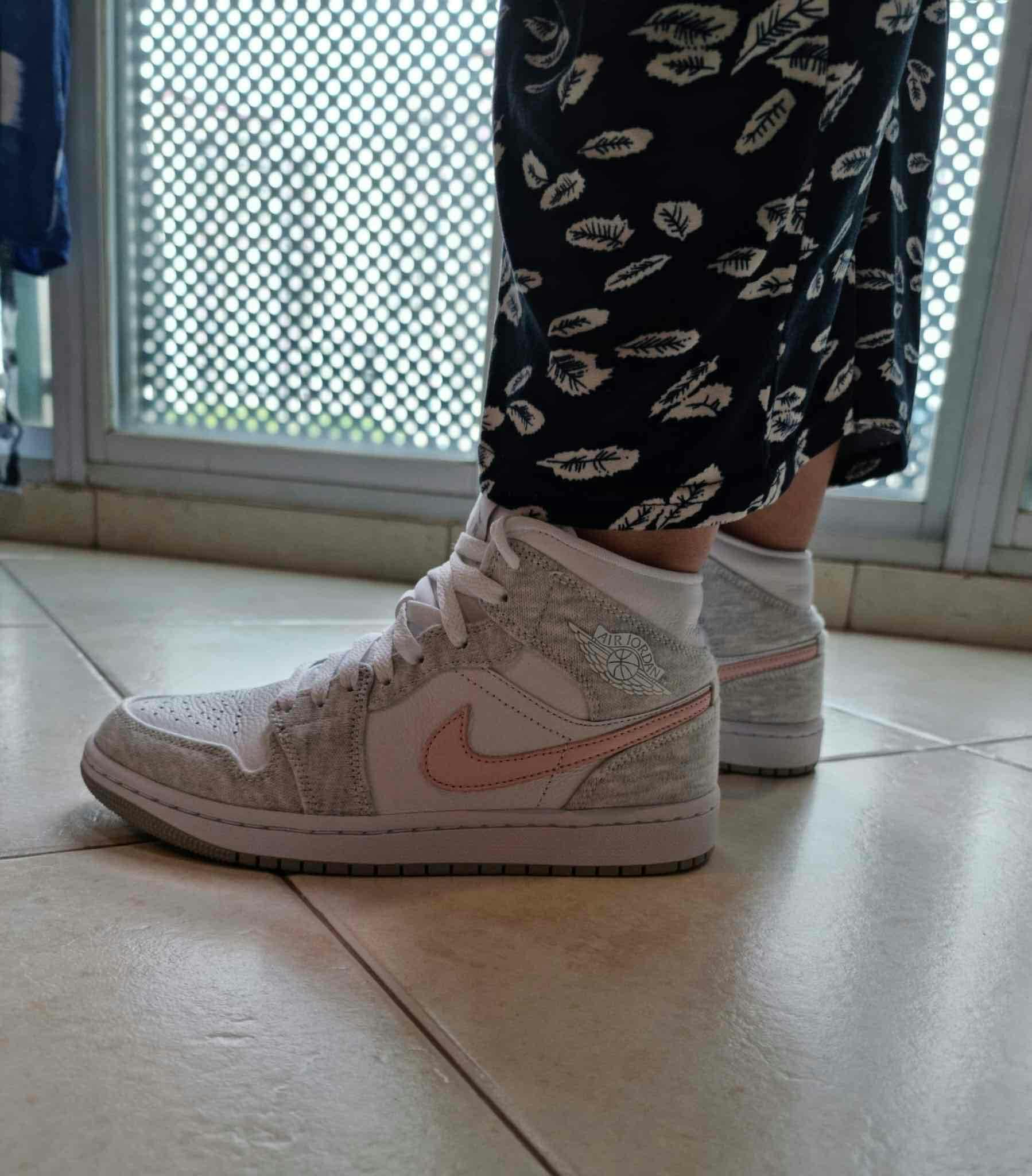 (Women) Air Jordan 1 Mid SE 'White Light Iron Ore' DN4045-001 (Women) Air Jordan 1 Mid SE 'White Light Iron Ore' DN4045-001