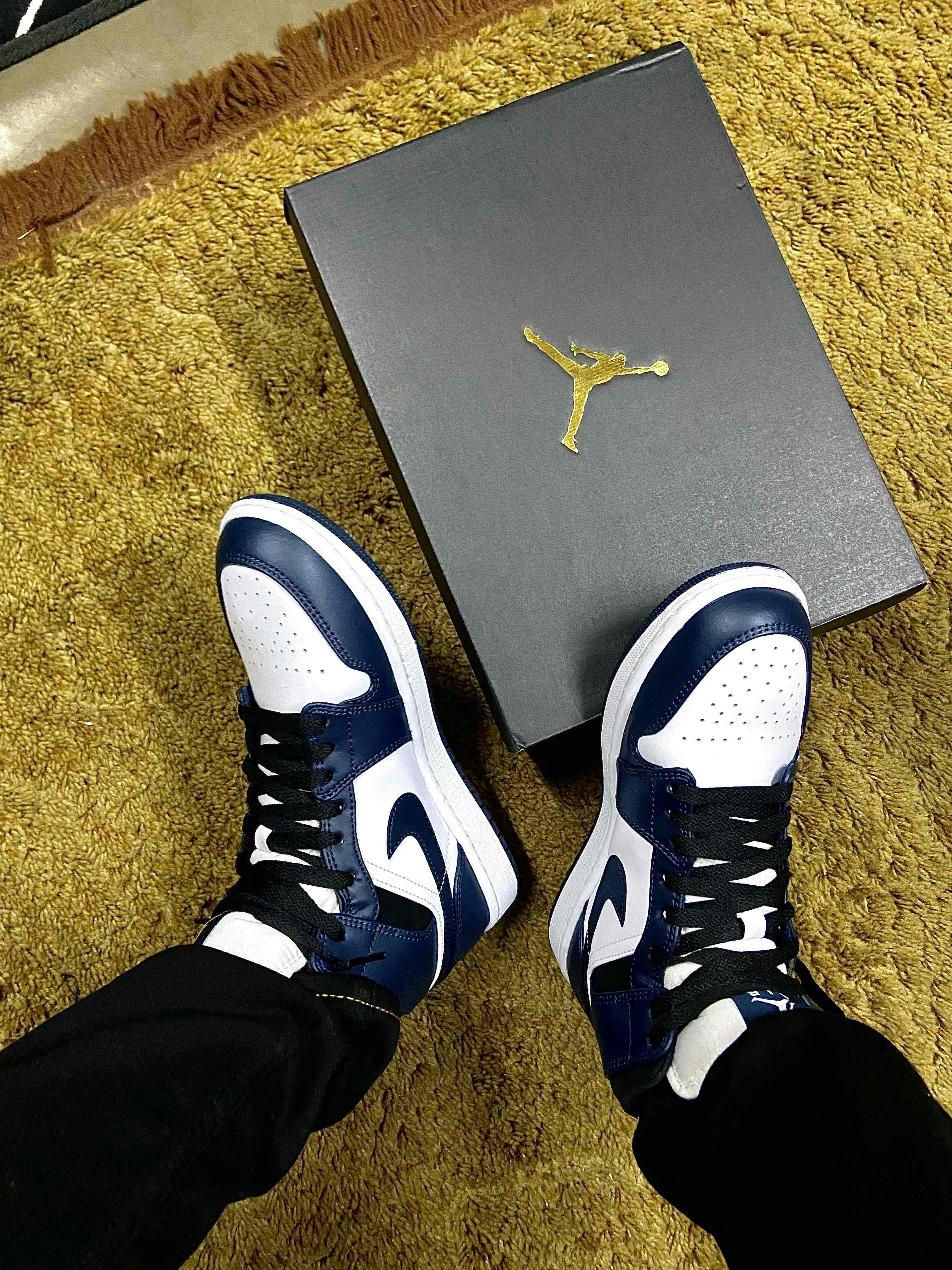 Air Jordan 1 Mid 'Armory Navy' 554724-411