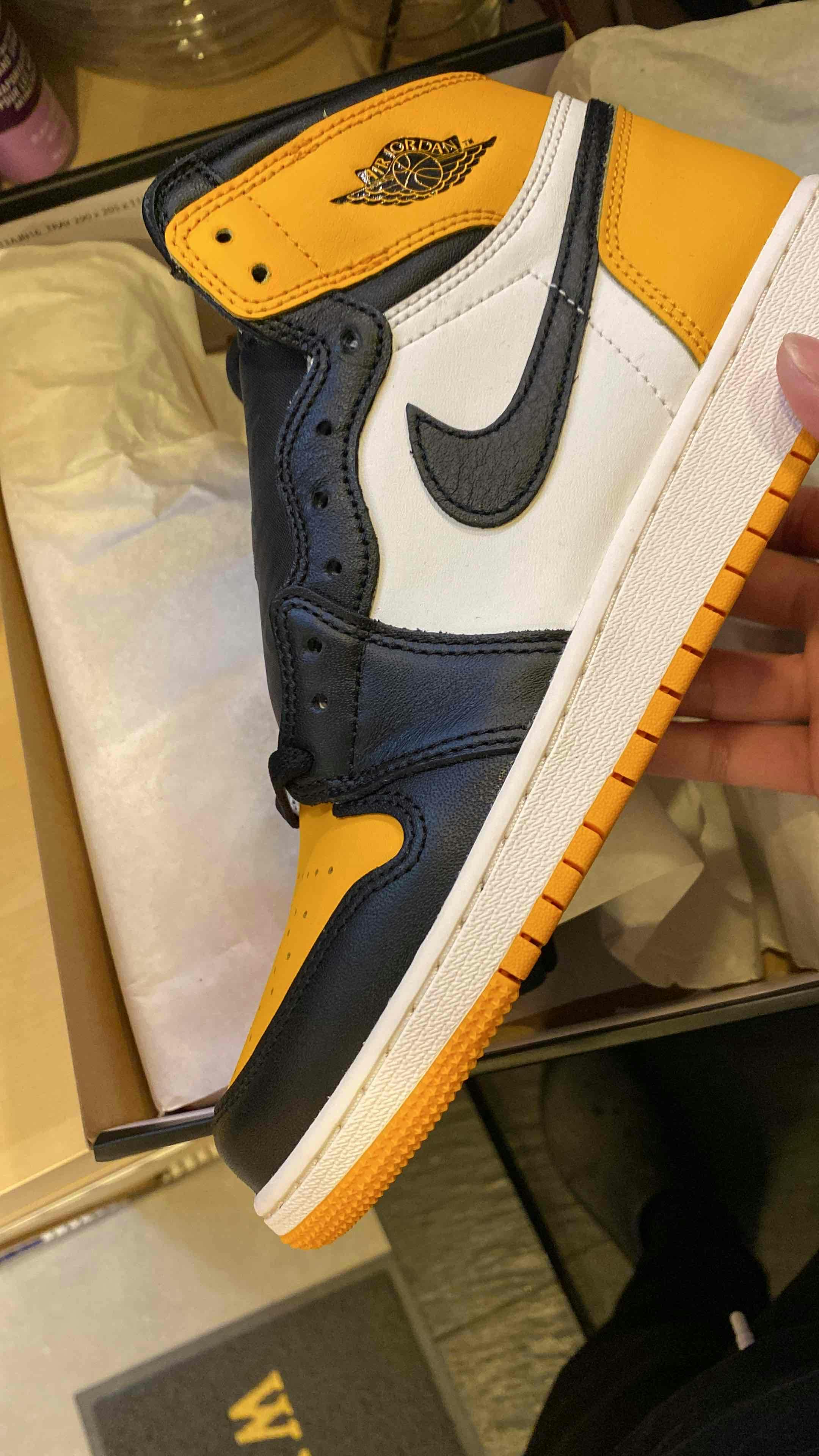 (Grade School) Air Jordan 1 Retro High OG 'Yellow Toe' 575441-711