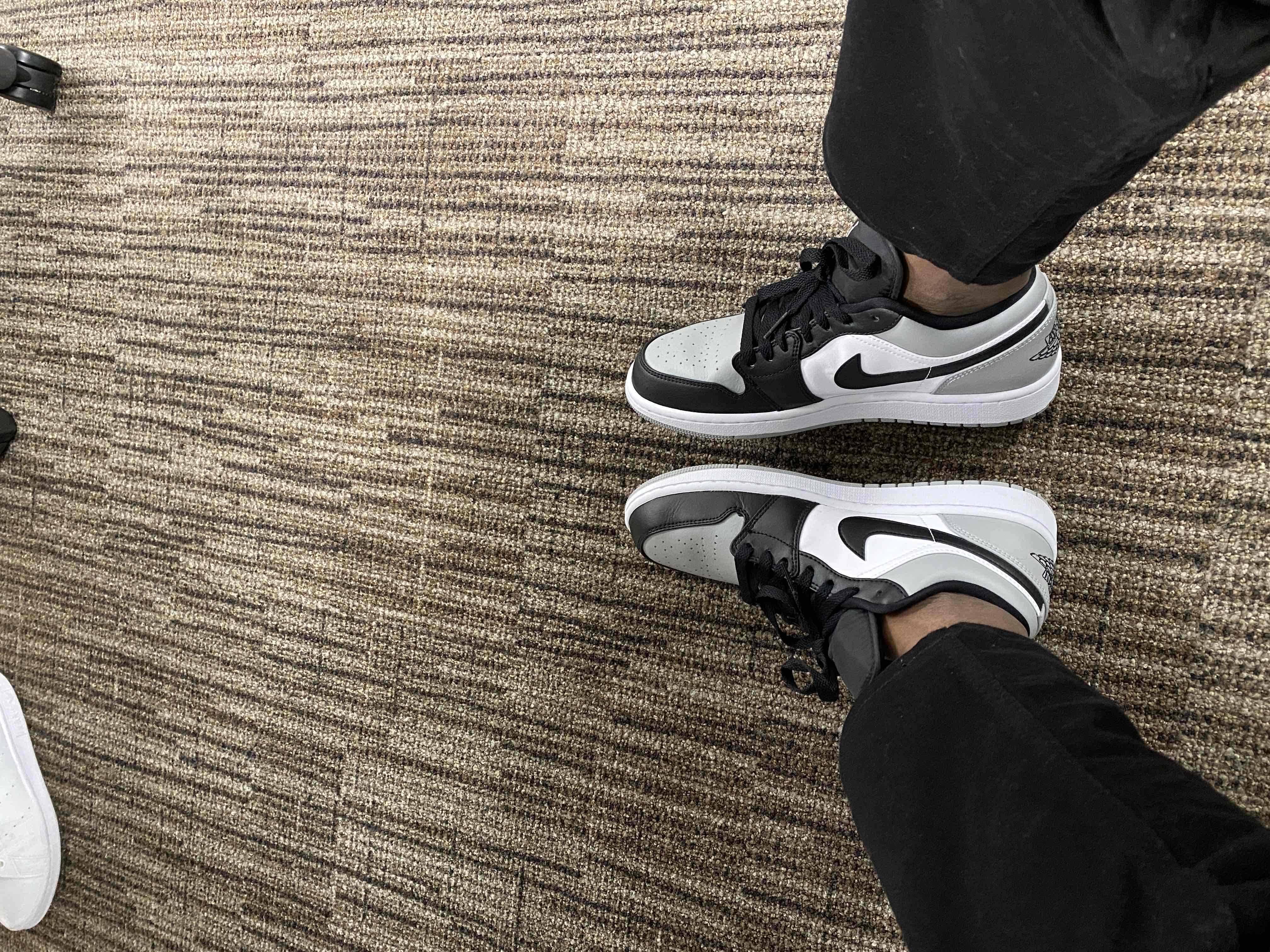 Air jordan 1 low shadow on feet best sale