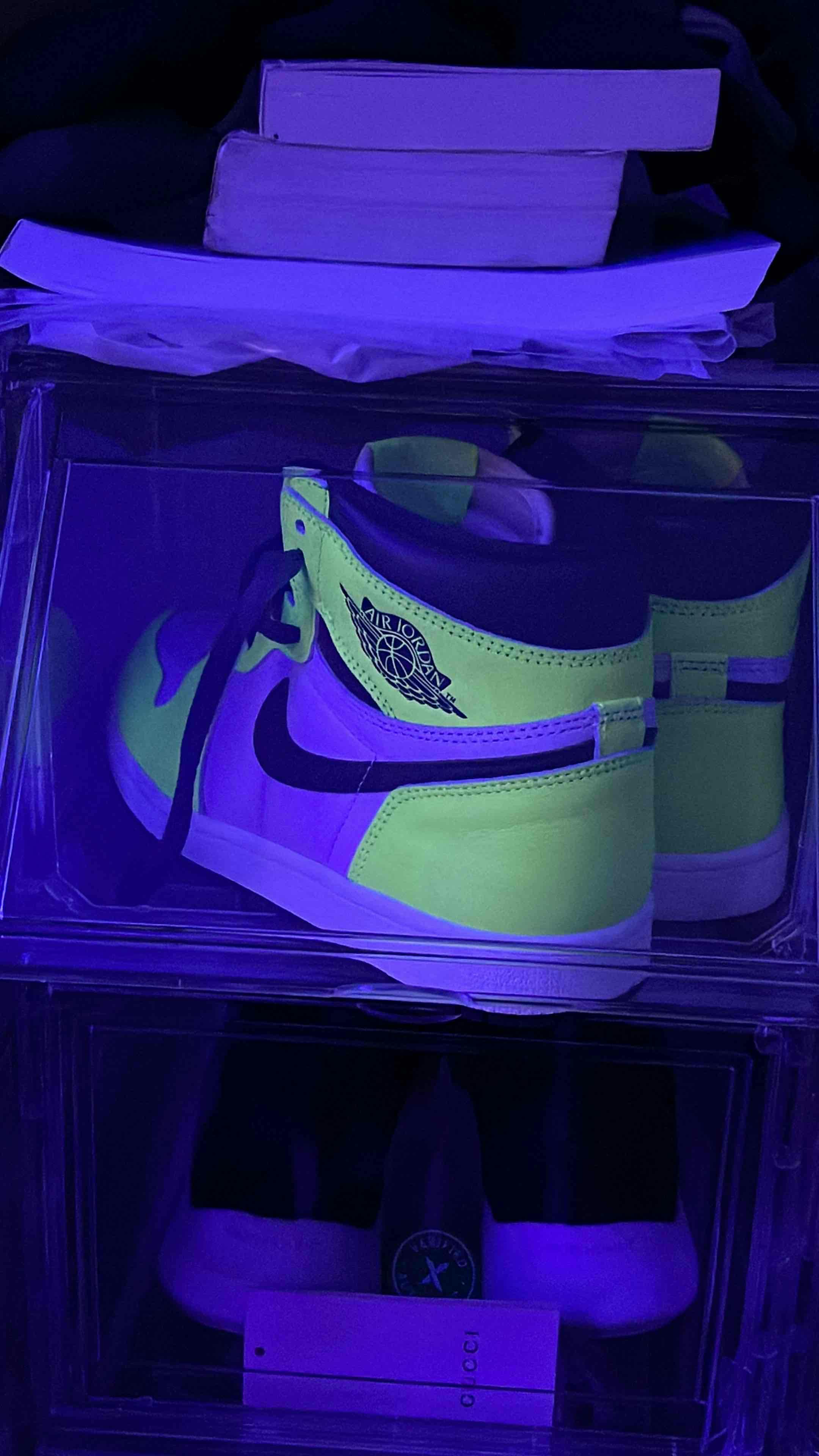 Air Jordan 1 High OG 'Volt' 555088-702