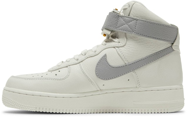 1017 ALYX 9SM x 耐克空军一号高帮运动鞋‘白狼灰’ CQ4018-104 Lookbook 1017 ALYX 9SM x 耐克空军一号高帮运动鞋‘白狼灰’ CQ4018-104