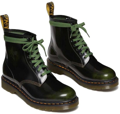 Dr. Martens 1460 8 Hole x The Clash 'Black Army Green' 28000342 Lookbook Dr. Martens 1460 8 Hole x The Clash 'Black Army Green' 28000342