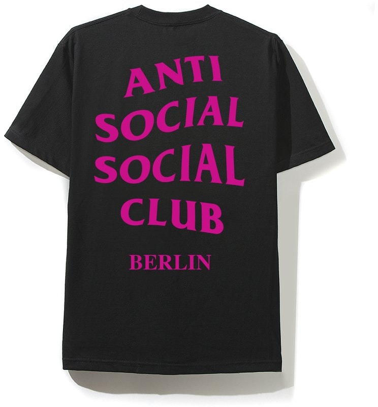 berlin-black-tee