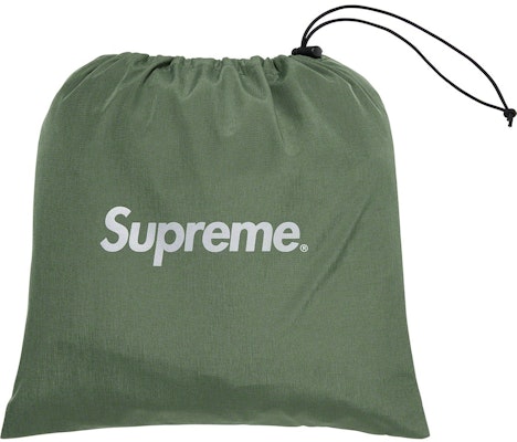 Supreme Gore-Tex Poncho Olive Lookbook Supreme Gore-Tex Poncho Olive