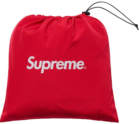 Supreme Poncho Gore-Tex Rojo Lookbook Supreme Poncho Gore-Tex Rojo