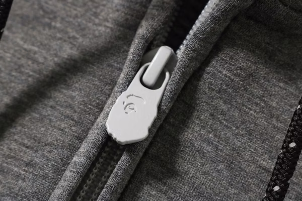 A BATHING APEダブルニットジップフーディ(グレー)
Lookbook A BATHING APEダブルニットジップフーディ(グレー)