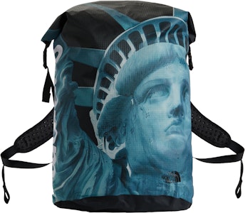 Supreme x The North Face Mochila Impermeable Estatua de la Libertad Negra Lookbook Supreme x The North Face Mochila Impermeable Estatua de la Libertad Negra