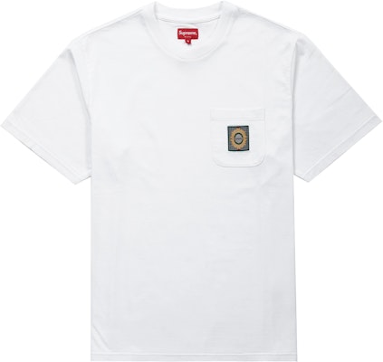 Supreme Camiseta Blanca con Bolsillo y Logo Crest Buy Supreme Camiseta Blanca con Bolsillo y Logo Crest