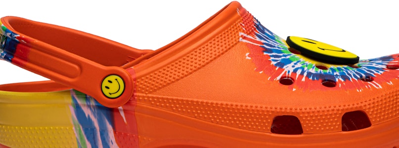 Chinatown Market x Crocs Clog 'Tie Dye Smiley' Warna Ceria 206538-99V Order Chinatown Market x Crocs Clog 'Tie Dye Smiley' Warna Ceria 206538-99V