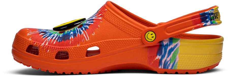 Chinatown Market x Crocs Clog 'Tie Dye Smiley' Warna Ceria 206538-99V Lookbook Chinatown Market x Crocs Clog 'Tie Dye Smiley' Warna Ceria 206538-99V