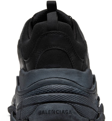 Balenciaga Triple S Trainer 'Triple Black' 2018 Sepatu Pria 512176 W09O1 1000 Sizing Balenciaga Triple S Trainer 'Triple Black' 2018 Sepatu Pria 512176 W09O1 1000