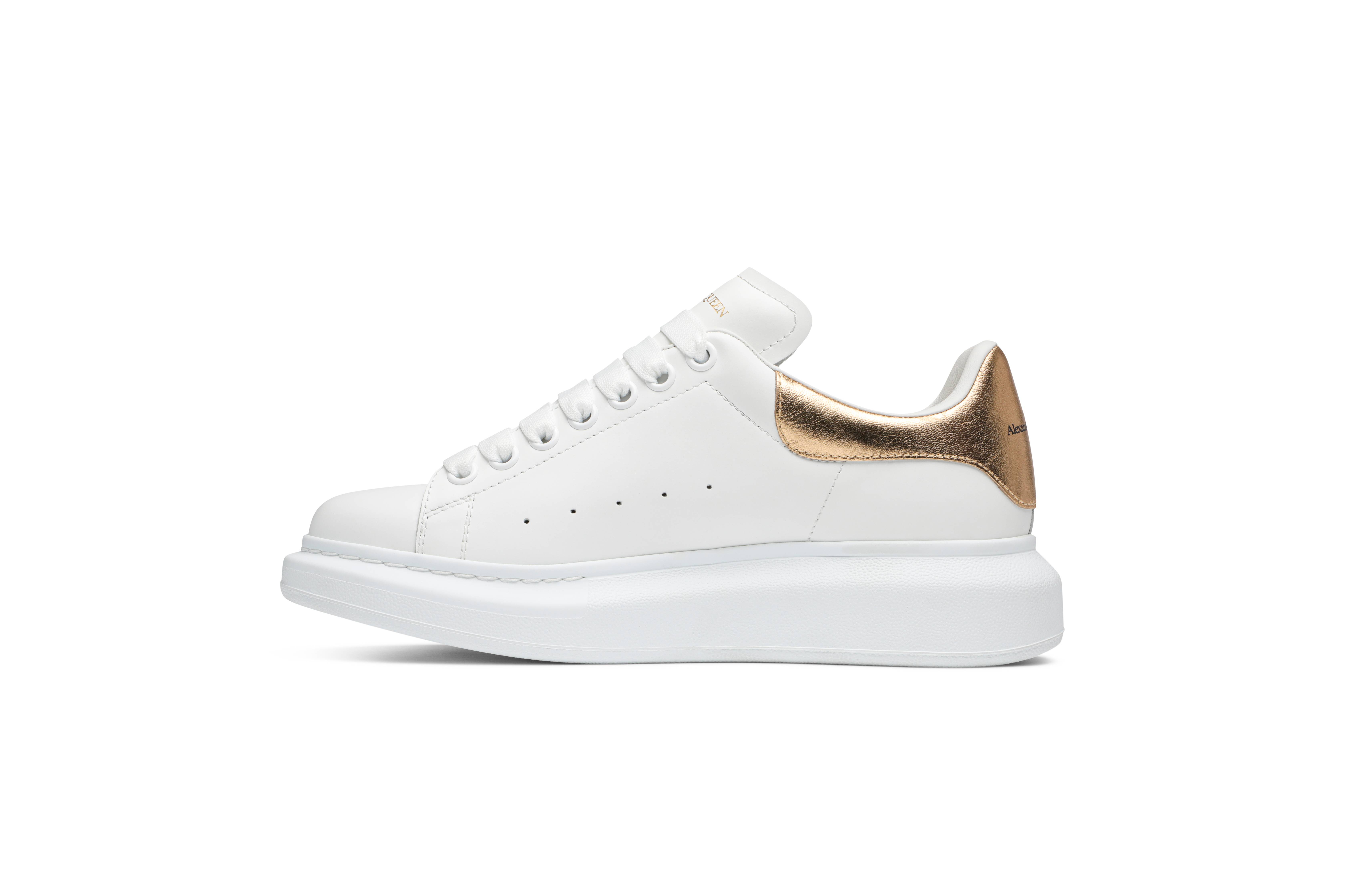 Lookbook (W) 알렉산더 맥퀸 오버사이즈 스니커즈 '화이트 라이트 골드' 553770WHFBU9075