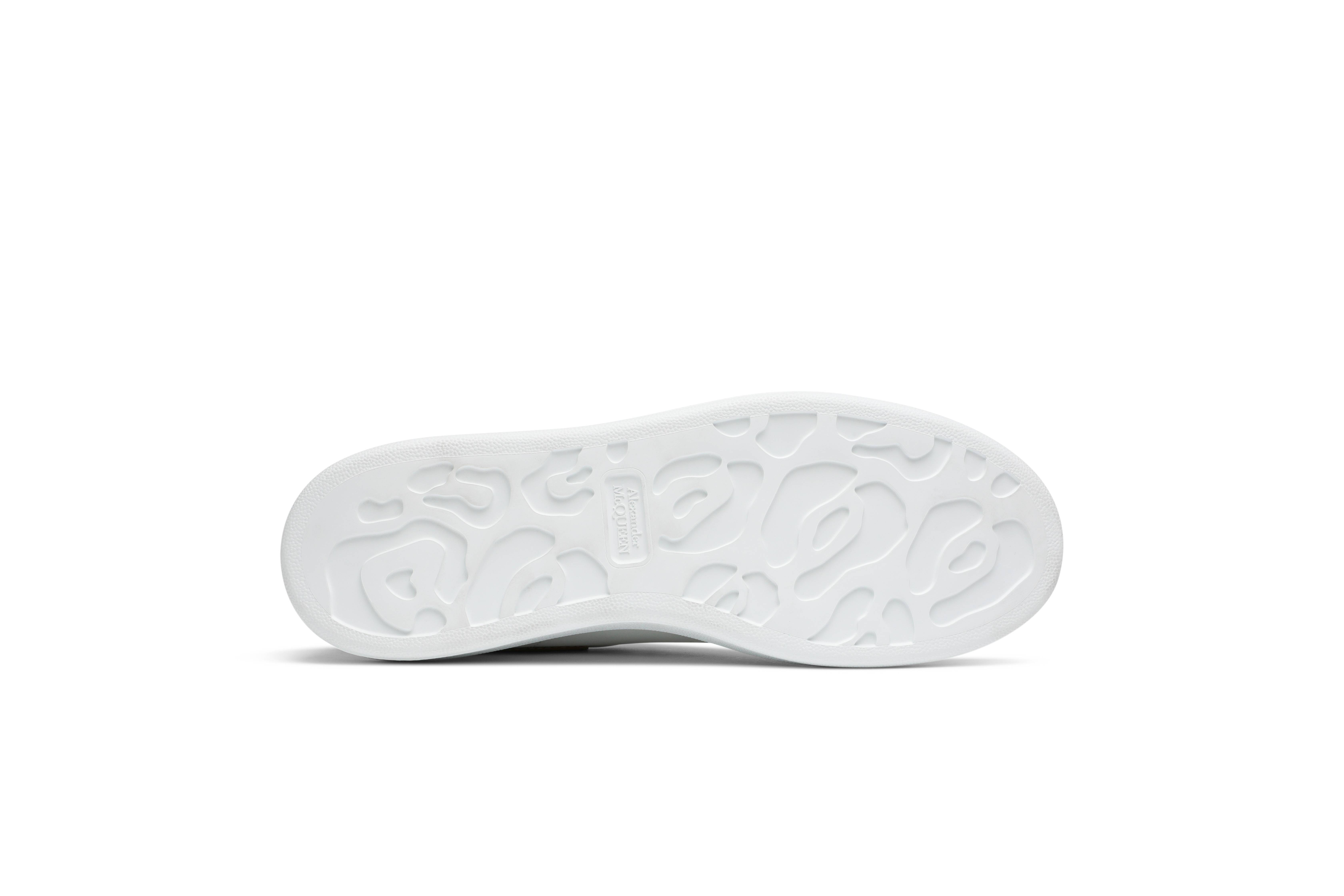 Shop (W) 알렉산더 맥퀸 오버사이즈 스니커즈 '화이트 라이트 골드' 553770WHFBU9075