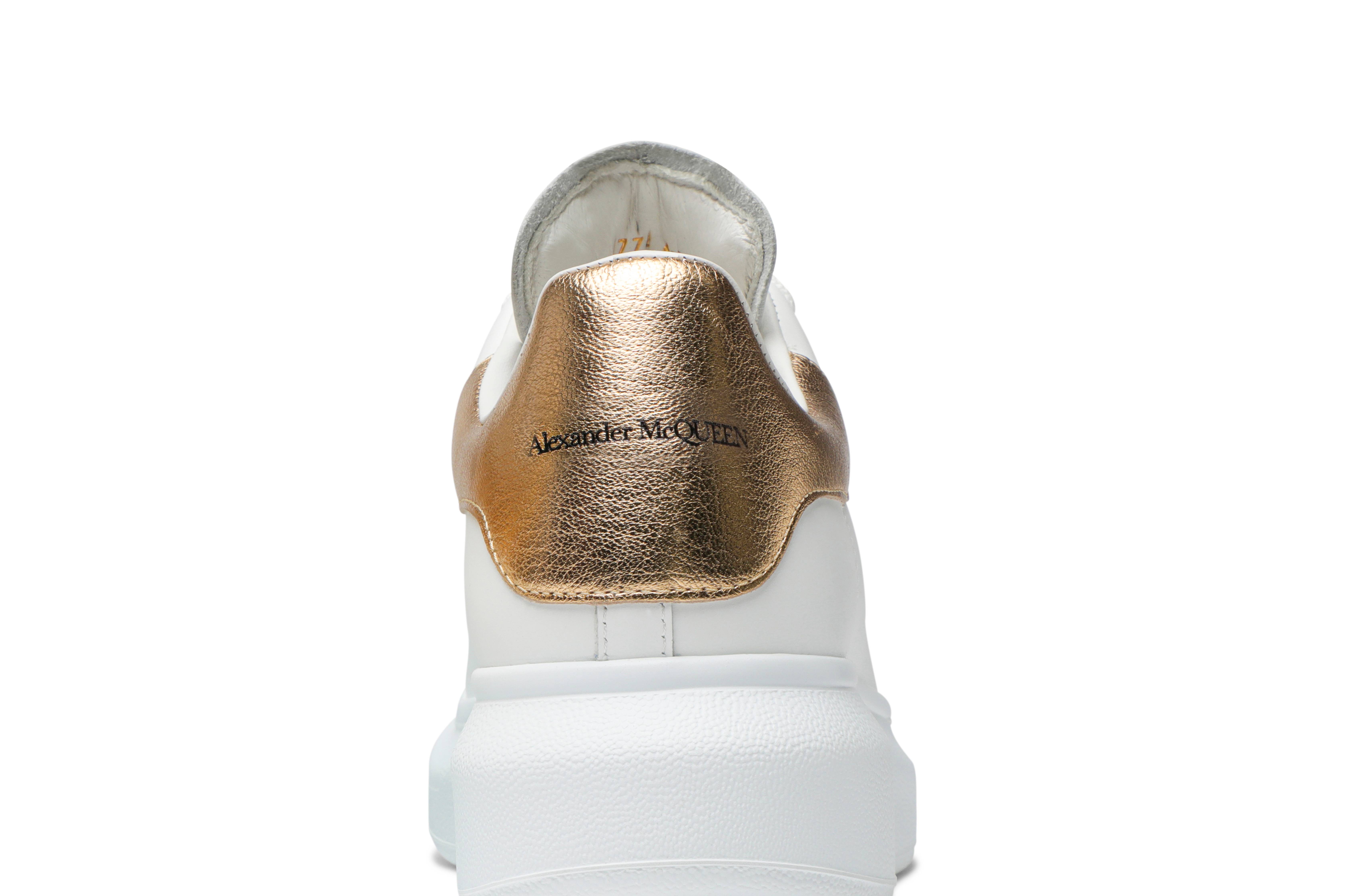 Sizing (W) 알렉산더 맥퀸 오버사이즈 스니커즈 '화이트 라이트 골드' 553770WHFBU9075