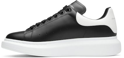 (W) アレキサンダー・マックイーン オーバーサイズスニーカー 黒白 553770WHGP51070 Lookbook (W) アレキサンダー・マックイーン オーバーサイズスニーカー 黒白 553770WHGP51070