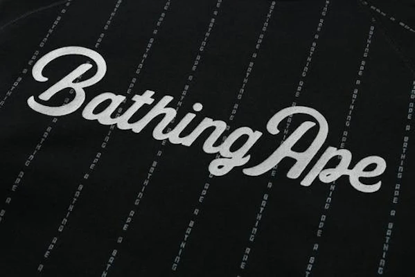 BAPE Krew Leher Bulat Jalur Teks Hitam Lookbook BAPE Krew Leher Bulat Jalur Teks Hitam