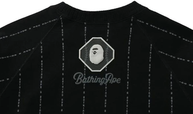 BAPE Krew Leher Bulat Jalur Teks Hitam Shop BAPE Krew Leher Bulat Jalur Teks Hitam