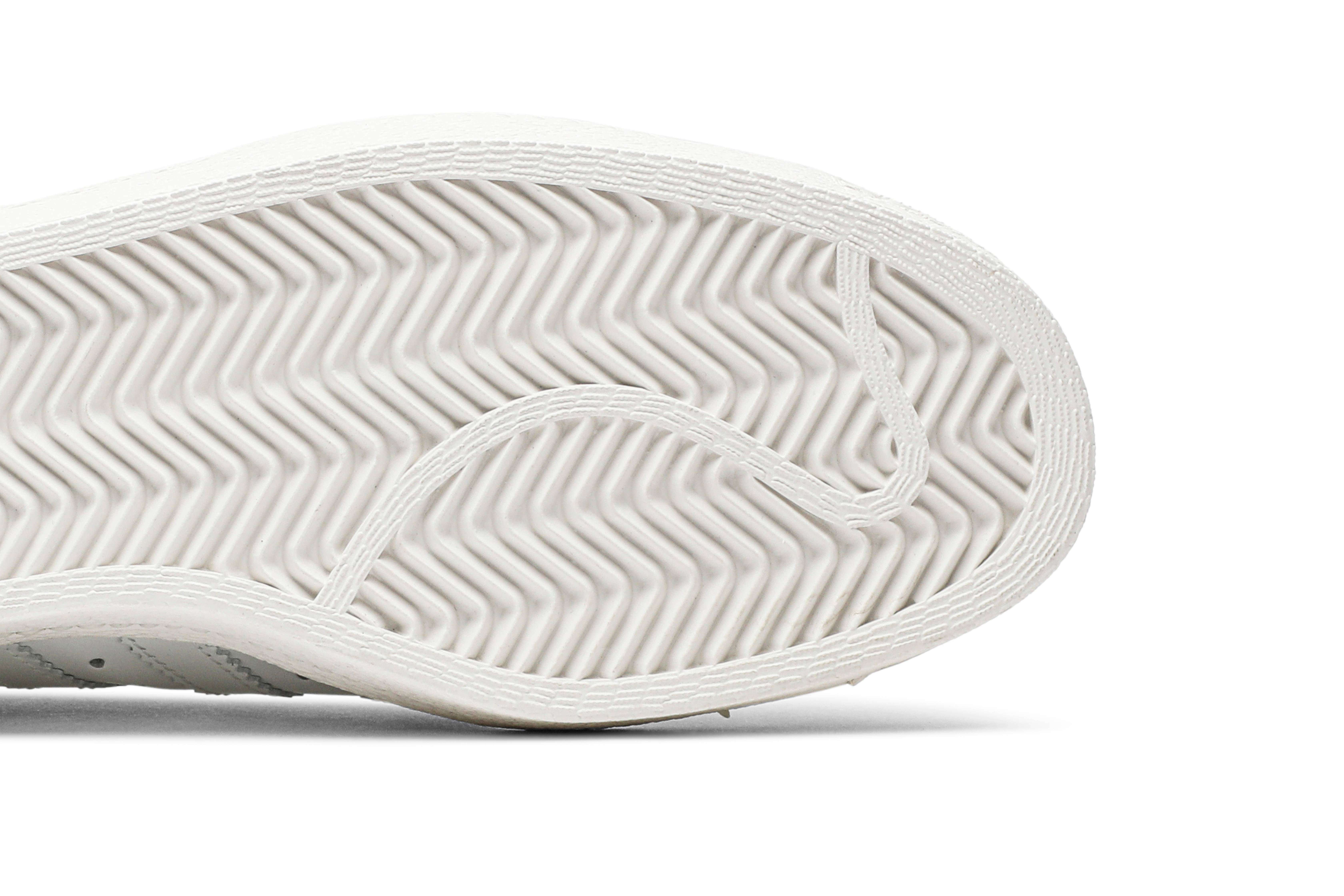 Purchase Prada x adidas Superstar 'Putih' FW6683 - Kolaborasi Eksklusif