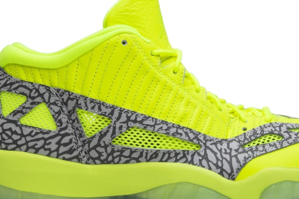 Air jordan 11 sales low ie volt