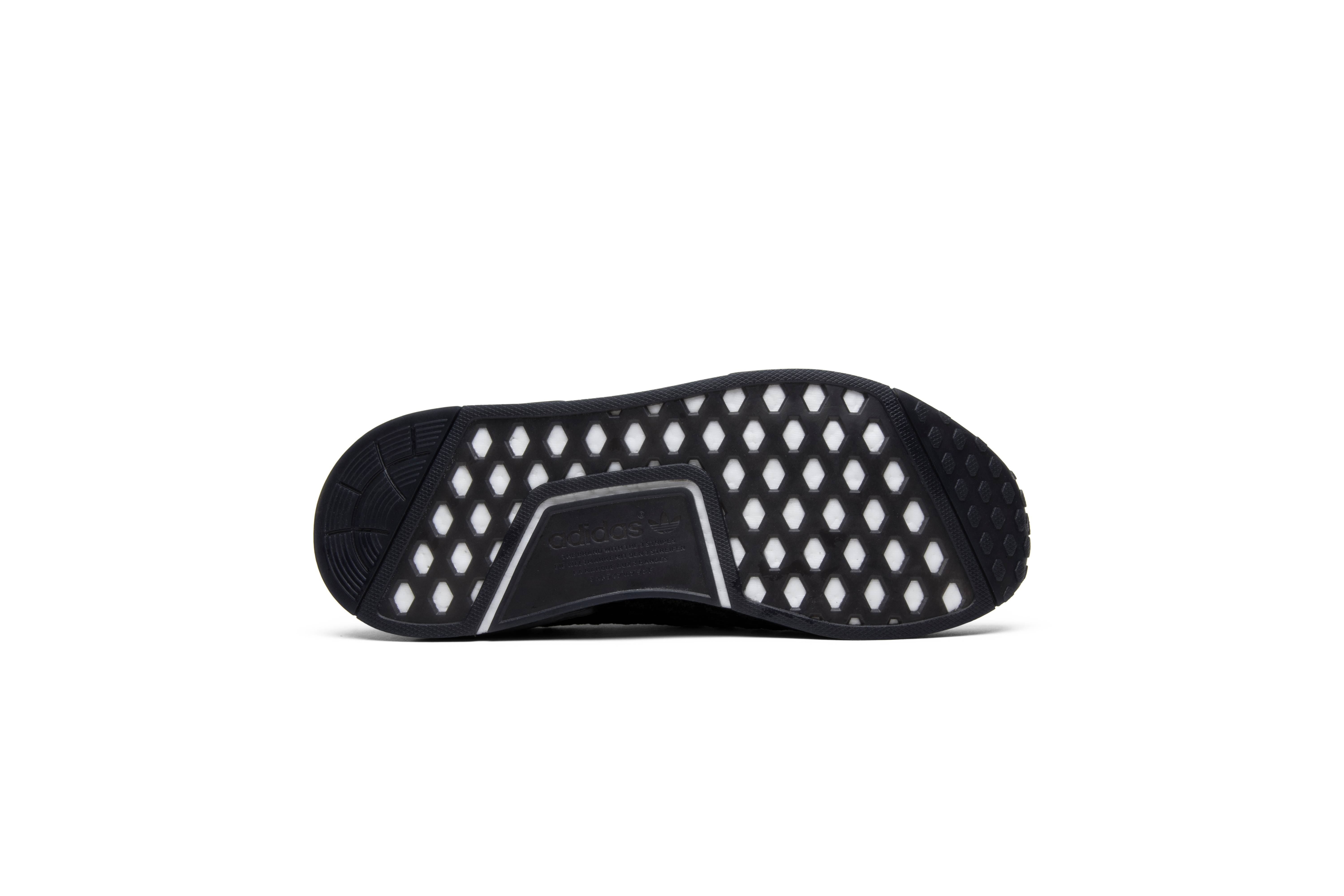 nmd r1 stlt pk triple black