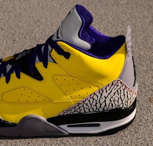 Air Jordan Mars低帮黄色款 580603-708 Sizing Air Jordan Mars低帮黄色款 580603-708