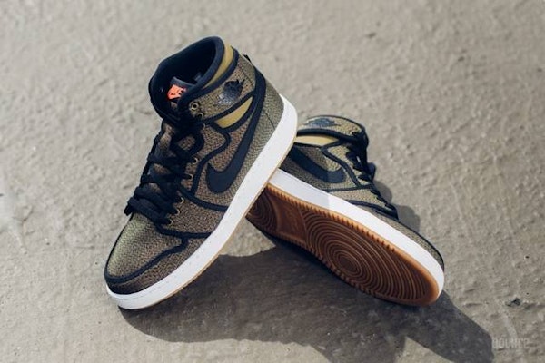 Air Jordan 1 Retro KO Milita Green 638471-008 Shop Air Jordan 1 Retro KO Milita Green 638471-008