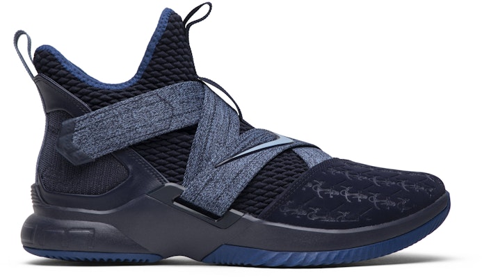 Nike lebron hotsell zoom soldier 12