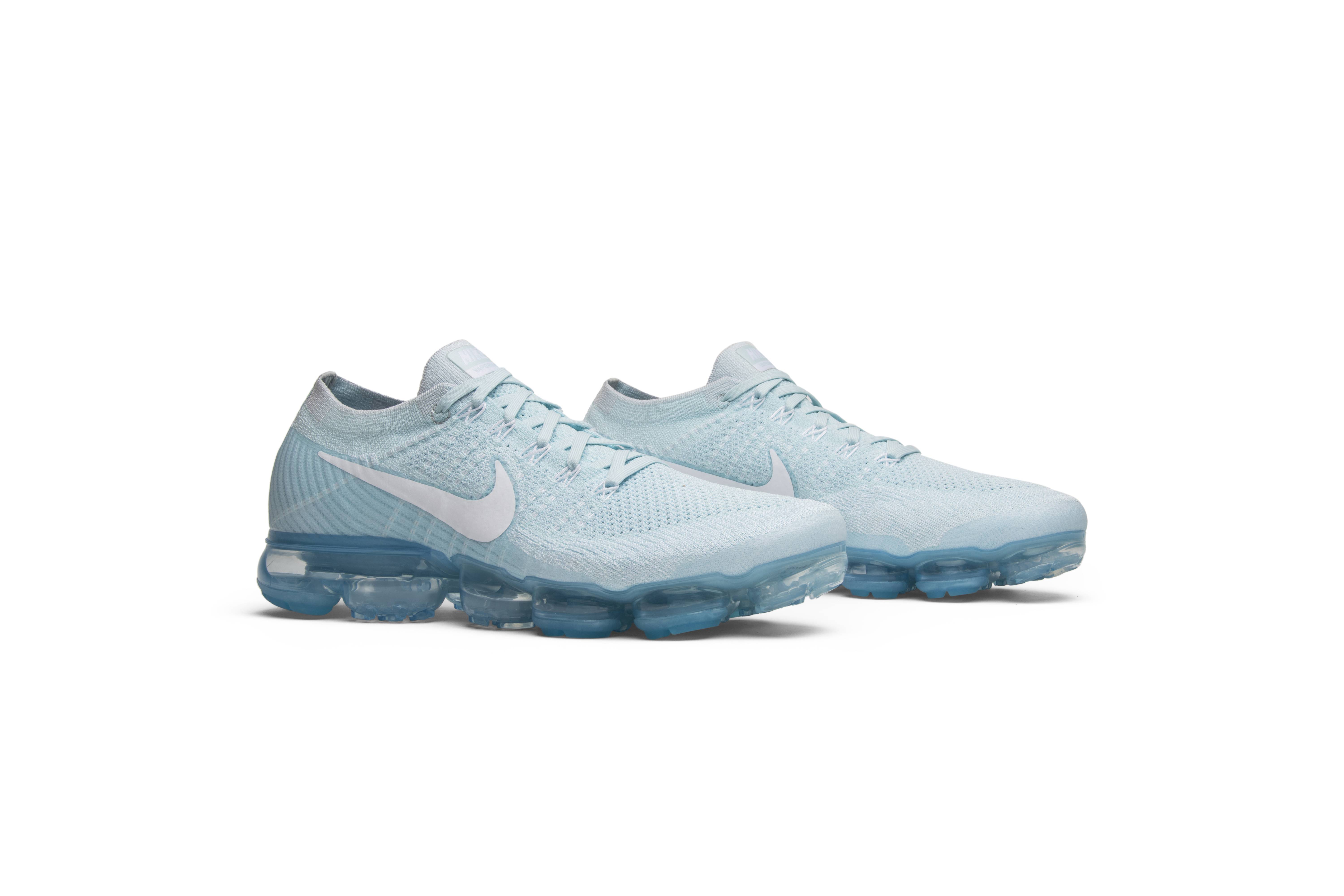 sky blue nike vapormax