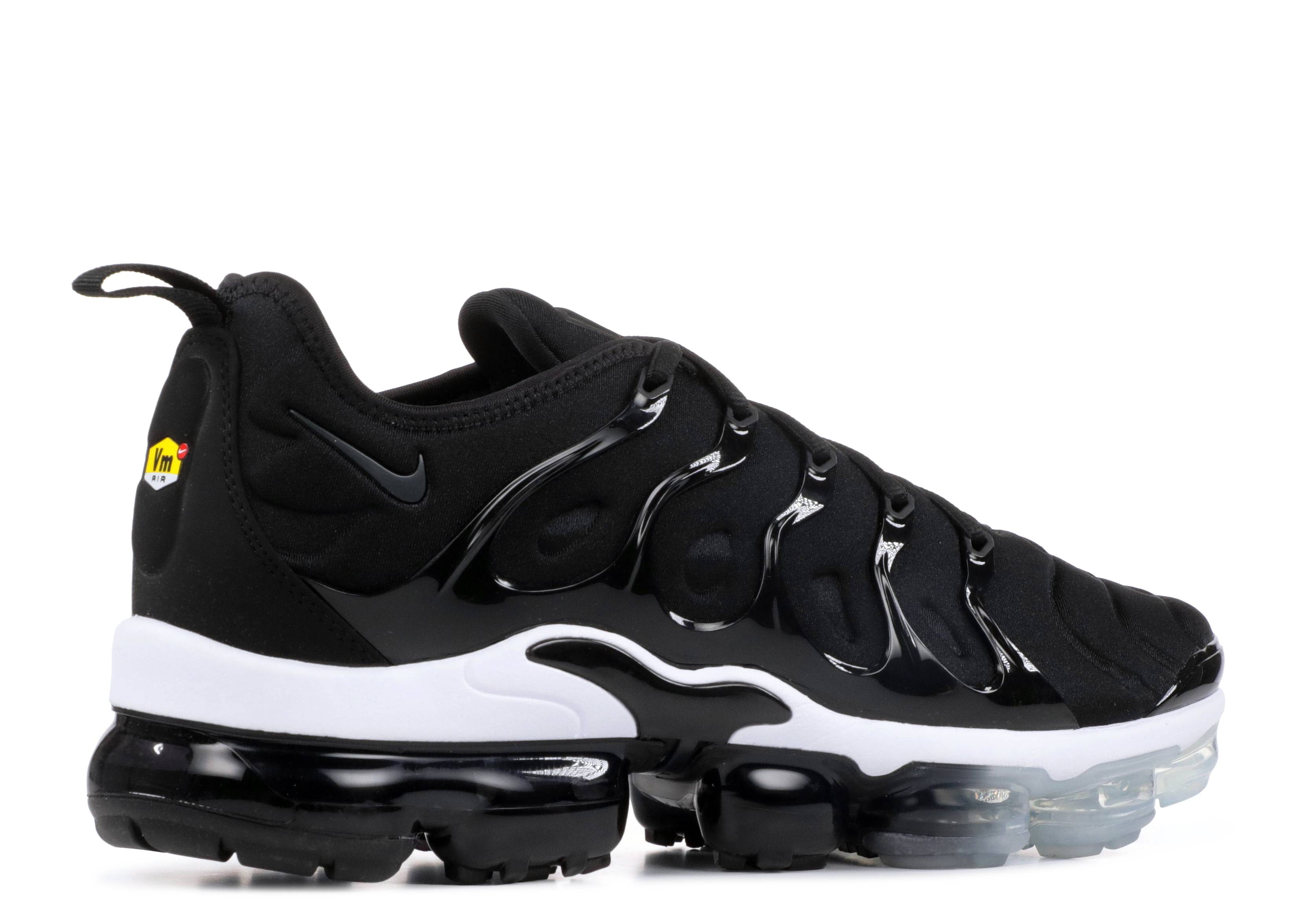 vapormax plus black and white