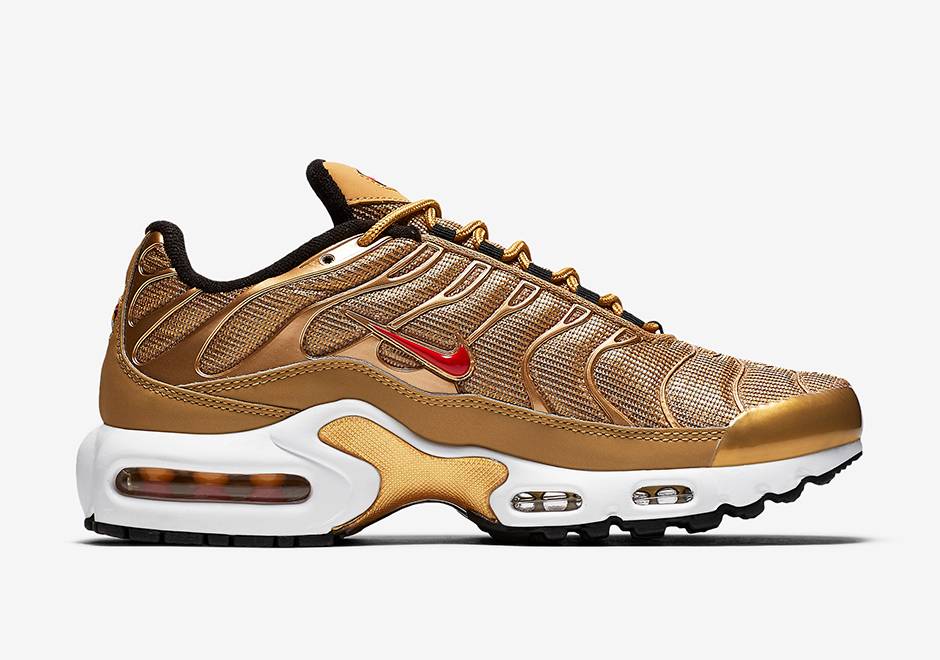 nike air max plus qs gold