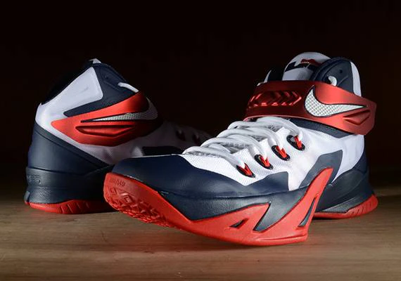 Nike Zoom LeBron Soldier 8 'USA' Sepatu Olahraga Pria 653641-114 Lookbook Nike Zoom LeBron Soldier 8 'USA' Sepatu Olahraga Pria 653641-114