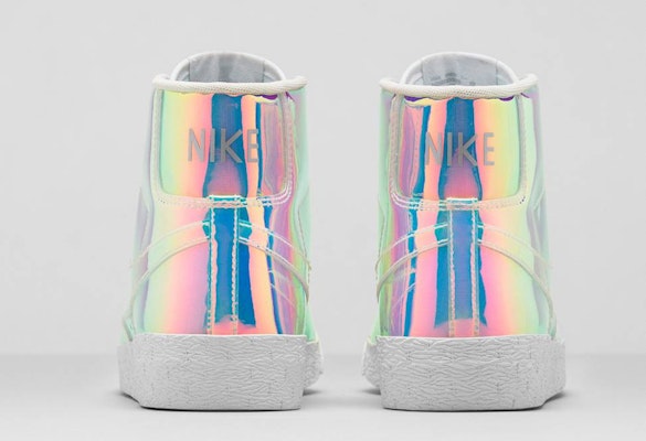 (Women) Nike SB Blazer Iridescent 700869-900 Lookbook (Women) Nike SB Blazer Iridescent 700869-900