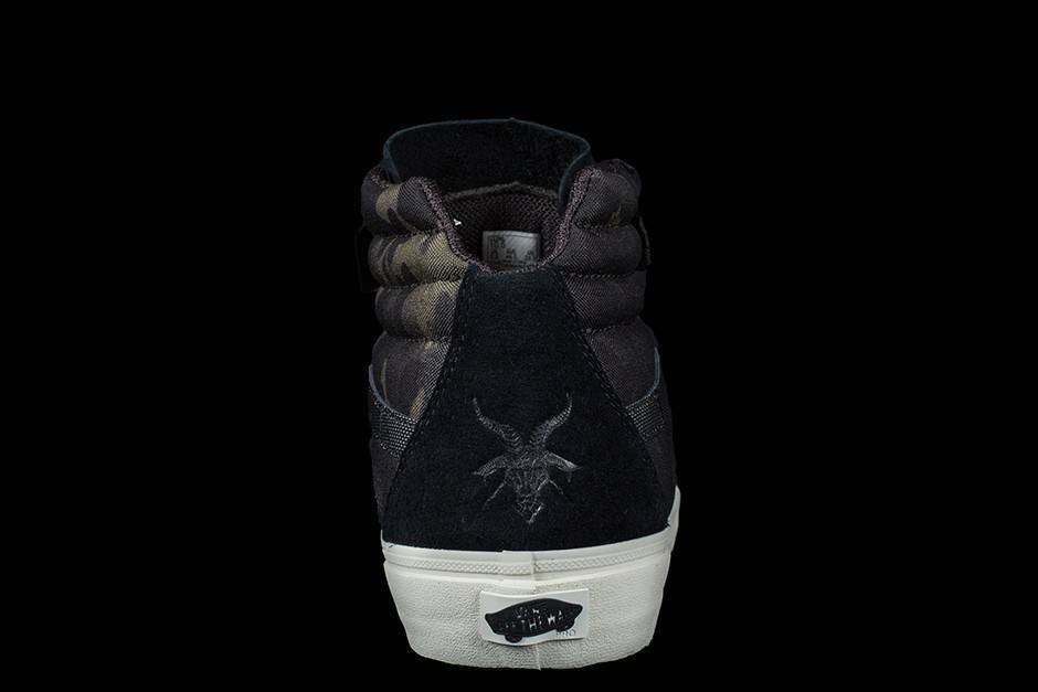 Shop DEFCON x Vans スケハイ Notchback Pro 黒 VN000OK4KUY