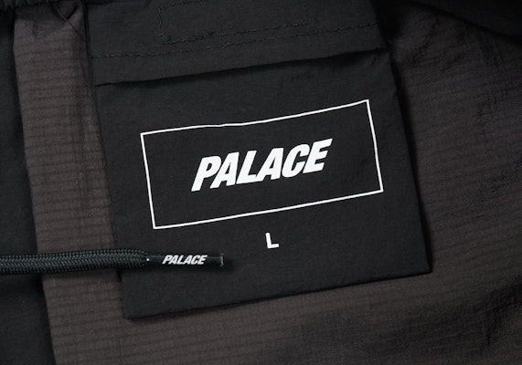 PALACE SOFAR SHELL SHORTS BLACK Shop PALACE SOFAR SHELL SHORTS BLACK