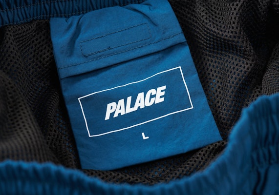PALACE FONT CELANA SHELL BIRU P20SS077 Shop PALACE FONT CELANA SHELL BIRU P20SS077