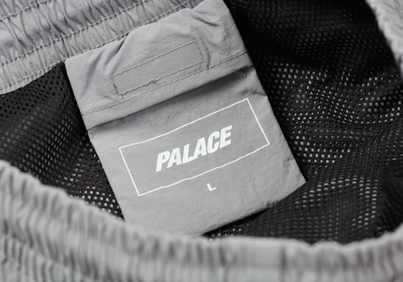 PALACE CELANA CANGKANG FONT ABU-ABU P20SS076 Shop PALACE CELANA CANGKANG FONT ABU-ABU P20SS076
