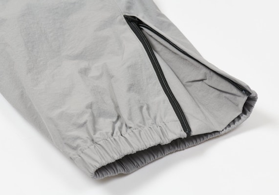 PALACE CELANA CANGKANG FONT ABU-ABU P20SS076 Details for PALACE CELANA CANGKANG FONT ABU-ABU P20SS076