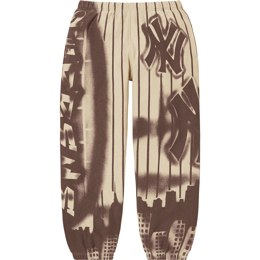 Buy Pantalón Deportivo Supreme®/New York Yankees™ Airbrush Arcilla.