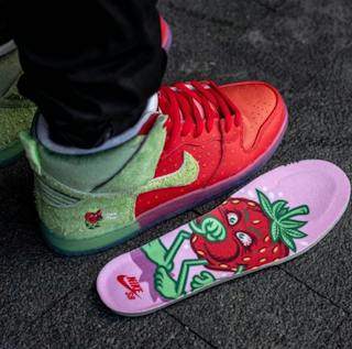 Nike SB Dunk High 'Strawberry Cough' CW7093-600
