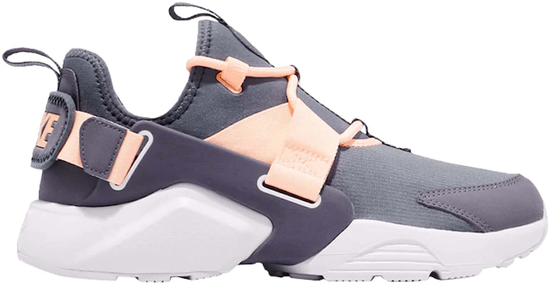 Nike air 2025 huarache city sneakers