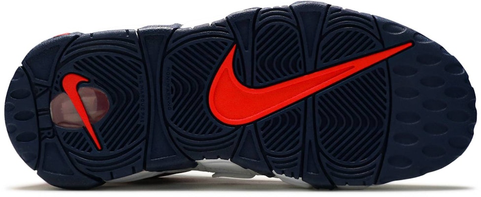 Red camo 2025 nike shoes