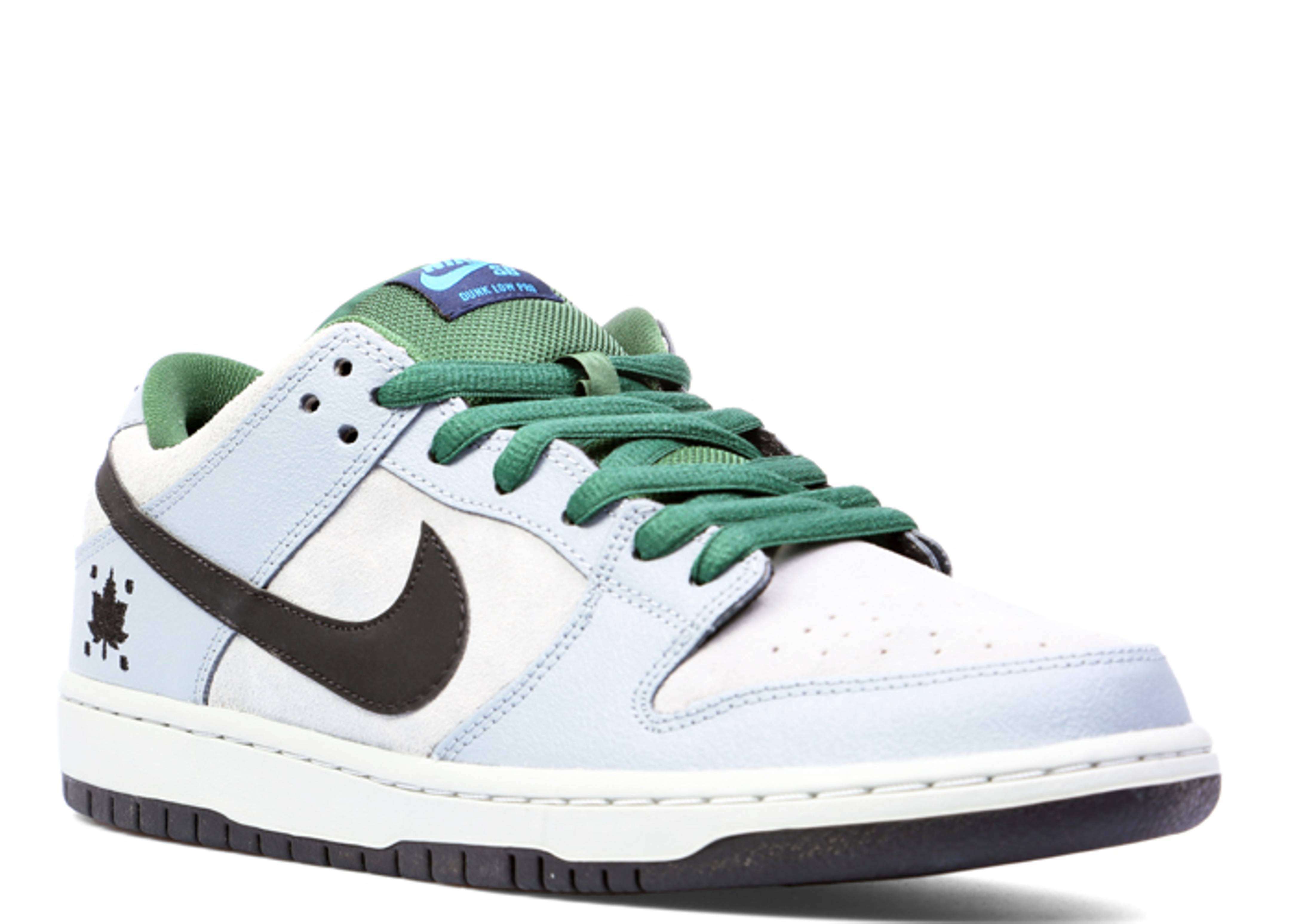 dunk low maple leaf