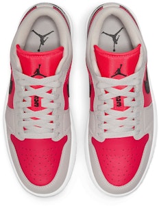 (女性)Air Jordan 1 Low '淺鐵礦紅色警笛紅' DC0774-060 Lookbook (女性)Air Jordan 1 Low '淺鐵礦紅色警笛紅' DC0774-060