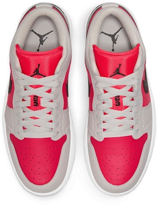 (W) 에어 조던 1 로우 '라이트 아이언 오레 시렌 레드' DC0774-060 Lookbook (W) 에어 조던 1 로우 '라이트 아이언 오레 시렌 레드' DC0774-060