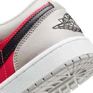 (女性)Air Jordan 1 Low '淺鐵礦紅色警笛紅' DC0774-060 Sizing (女性)Air Jordan 1 Low '淺鐵礦紅色警笛紅' DC0774-060