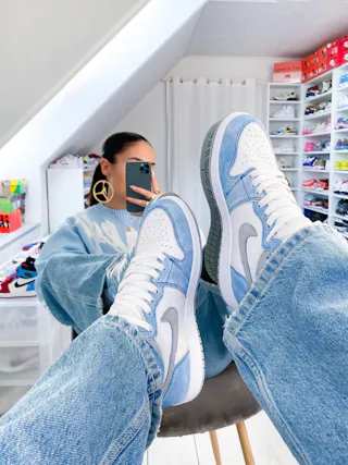 Air Jordan 1 Retro High OG 'Hyper Royal' 555088-402 Air Jordan 1 Retro High OG 'Hyper Royal' 555088-402