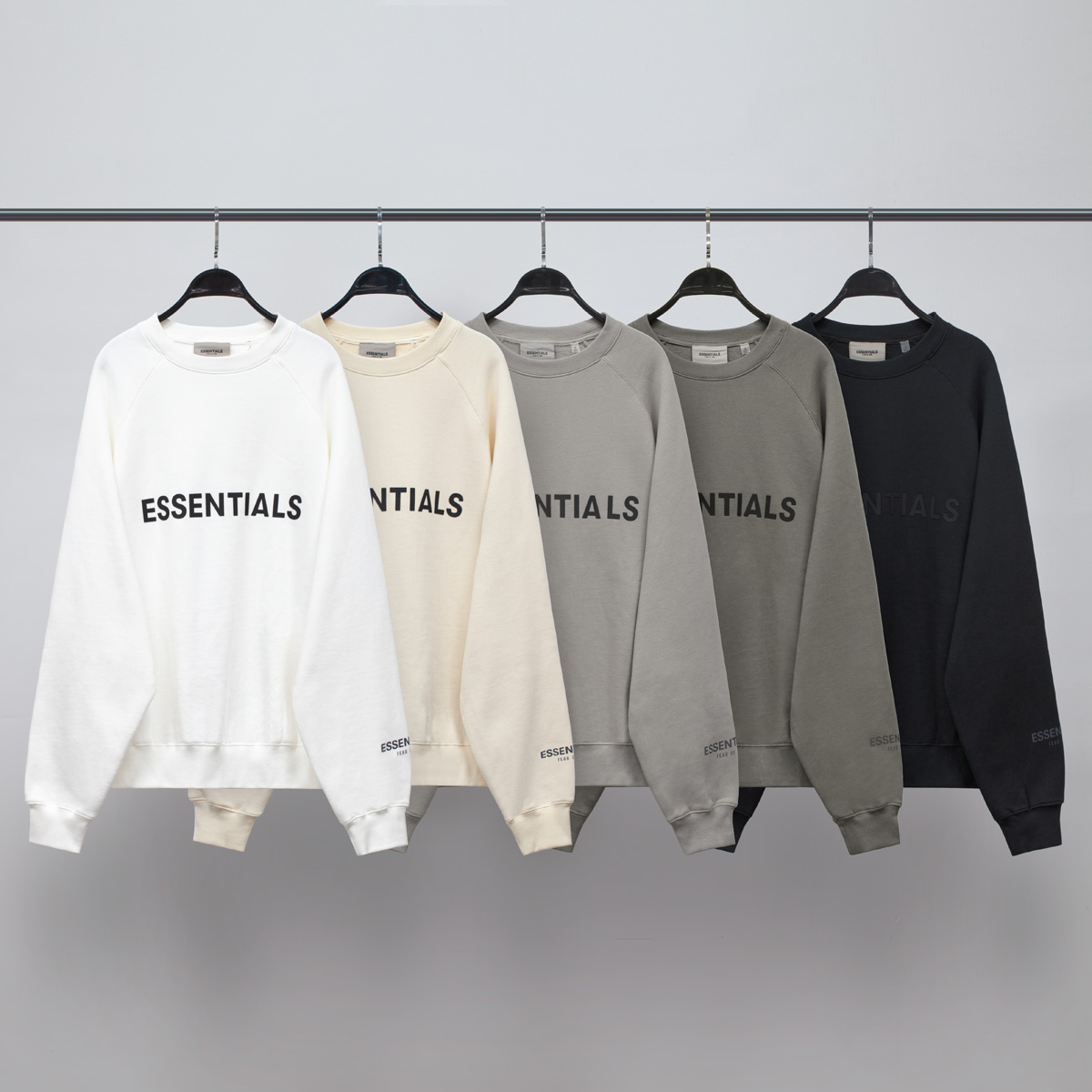 人気話題！FEAR OF GOD ESSENTIALS 3D Crewneck Gray Fear of God Essentials Grey crewneck sweatshirt with logo